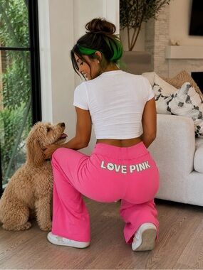🩷💚🤍 SUPER RARE Victoria’s Secret PINK ‘LOVE PINK’ Joggers 🤍💚🩷
